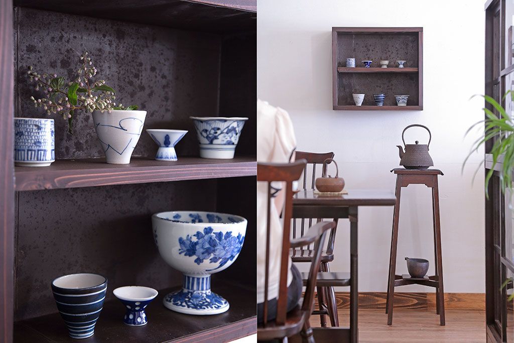 アンティーク家具　和製アンティーク　古い無垢材とブリキ板の壁掛けマス目収納棚(2)