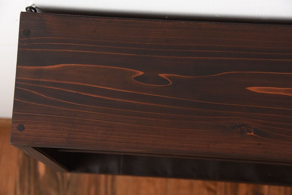 アンティーク家具　和製アンティーク　古い無垢材とブリキ板の壁掛けマス目収納棚(2)