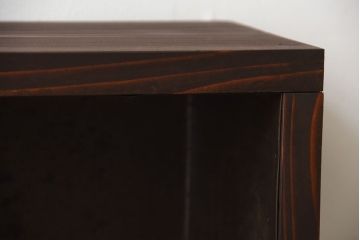 アンティーク家具　和製アンティーク　古い無垢材とブリキ板の壁掛けマス目収納棚(2)