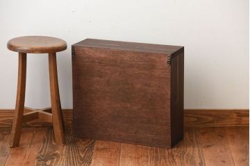 アンティーク家具　和製アンティーク　古い無垢材とブリキ板の壁掛けマス目収納棚(2)