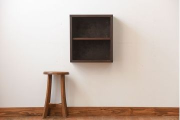 アンティーク家具　和製アンティーク　古い無垢材とブリキ板の壁掛けマス目収納棚(3)