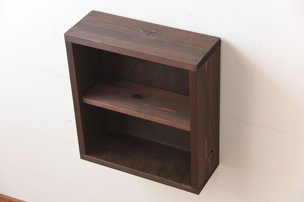 アンティーク家具　和製アンティーク　古い無垢材とブリキ板の壁掛けマス目収納棚(3)