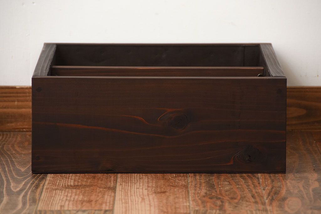 アンティーク家具　和製アンティーク　古い無垢材とブリキ板の壁掛けマス目収納棚(3)