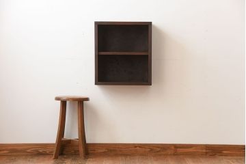 アンティーク家具　和製アンティーク　古い無垢材とブリキ板の壁掛けマス目収納棚(4)