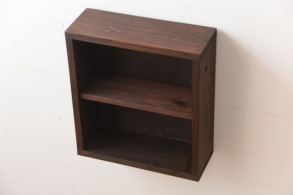 アンティーク家具　和製アンティーク　古い無垢材とブリキ板の壁掛けマス目収納棚(4)