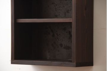 アンティーク家具　和製アンティーク　古い無垢材とブリキ板の壁掛けマス目収納棚(4)