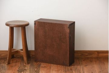 アンティーク家具　和製アンティーク　古い無垢材とブリキ板の壁掛けマス目収納棚(4)