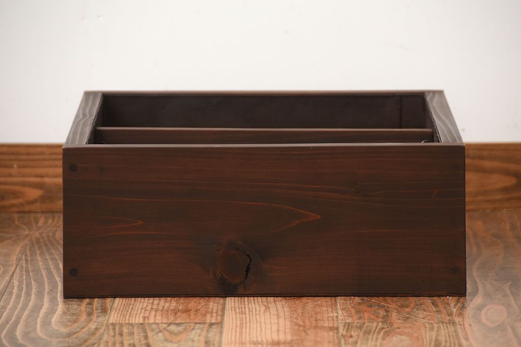 アンティーク家具　和製アンティーク　古い無垢材とブリキ板の壁掛けマス目収納棚(4)