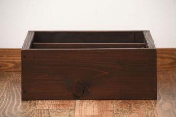 アンティーク家具　和製アンティーク　古い無垢材とブリキ板の壁掛けマス目収納棚(4)