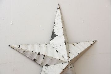 アンティーク雑貨　アメリカビンテージ　古いアイアン製の大きな壁掛け星形ブリキオーナメント(1)