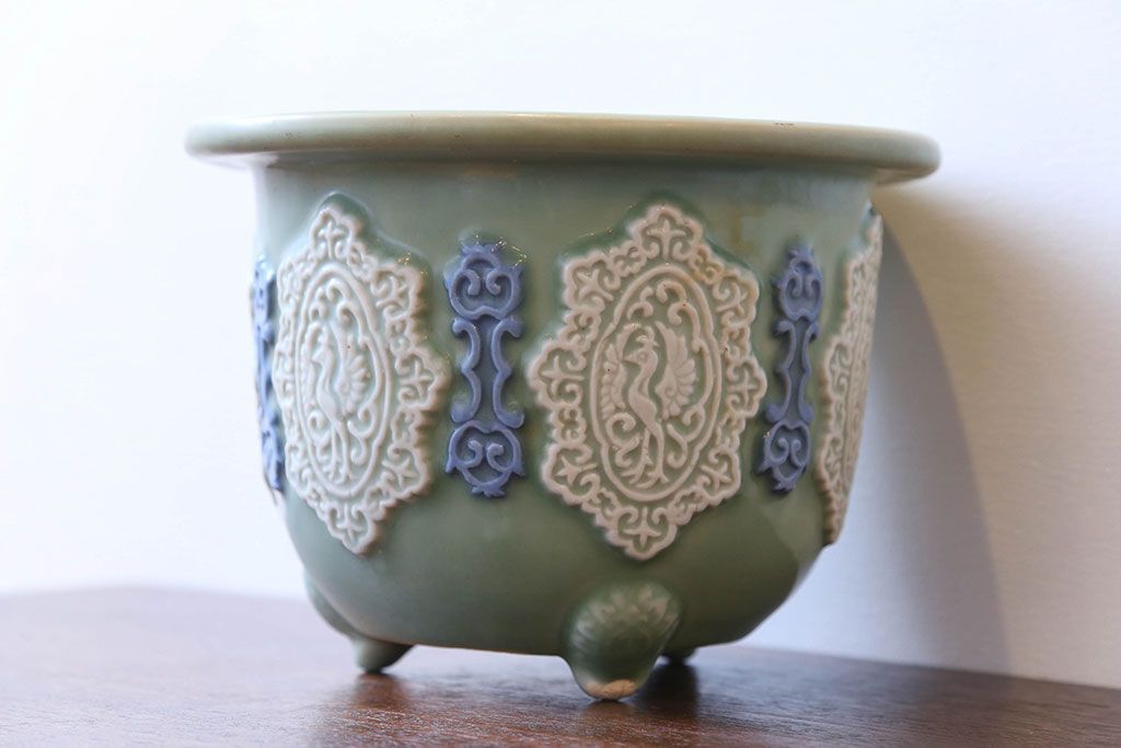 アンティーク雑貨　古民具・骨董　祖洞園池勝製・古い陽刻青磁植木鉢(2)