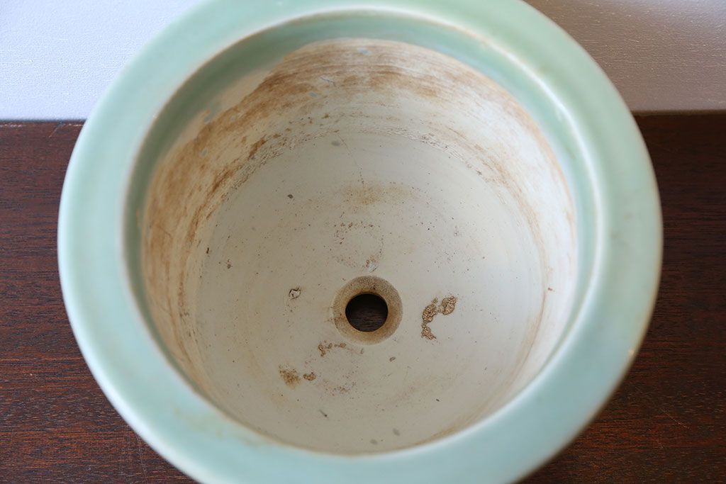 アンティーク雑貨　古民具・骨董　祖洞園池勝製・古い陽刻青磁植木鉢(2)