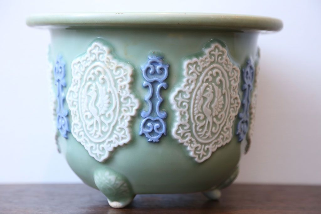 アンティーク雑貨　古民具・骨董　祖洞園池勝製・古い陽刻青磁植木鉢(2)