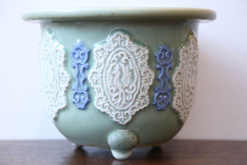 アンティーク雑貨　古民具・骨董　祖洞園池勝製・古い陽刻青磁植木鉢(2)