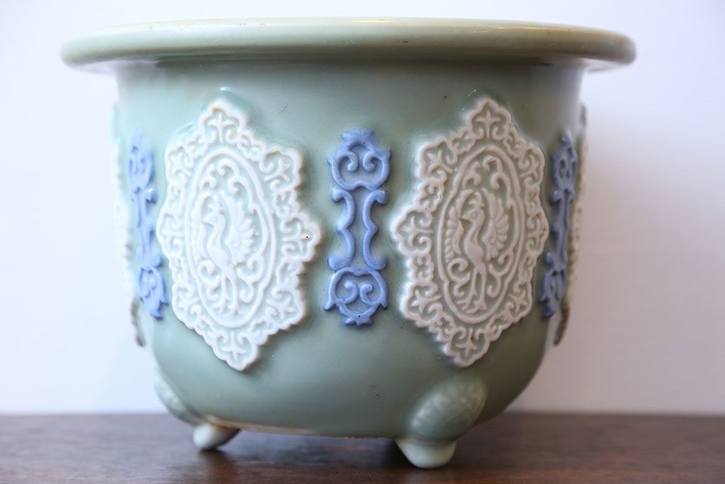アンティーク雑貨　古民具・骨董　祖洞園池勝製・古い陽刻青磁植木鉢(2)