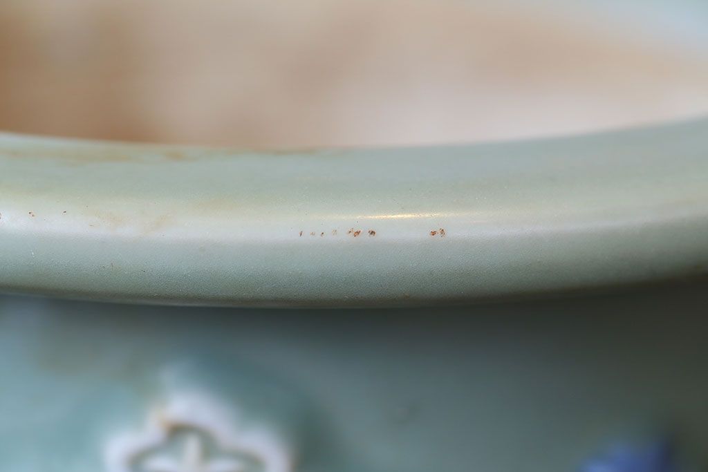 アンティーク雑貨　古民具・骨董　祖洞園池勝製・古い陽刻青磁植木鉢(2)