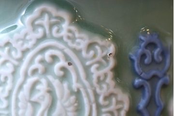 アンティーク雑貨　古民具・骨董　祖洞園池勝製・古い陽刻青磁植木鉢(2)