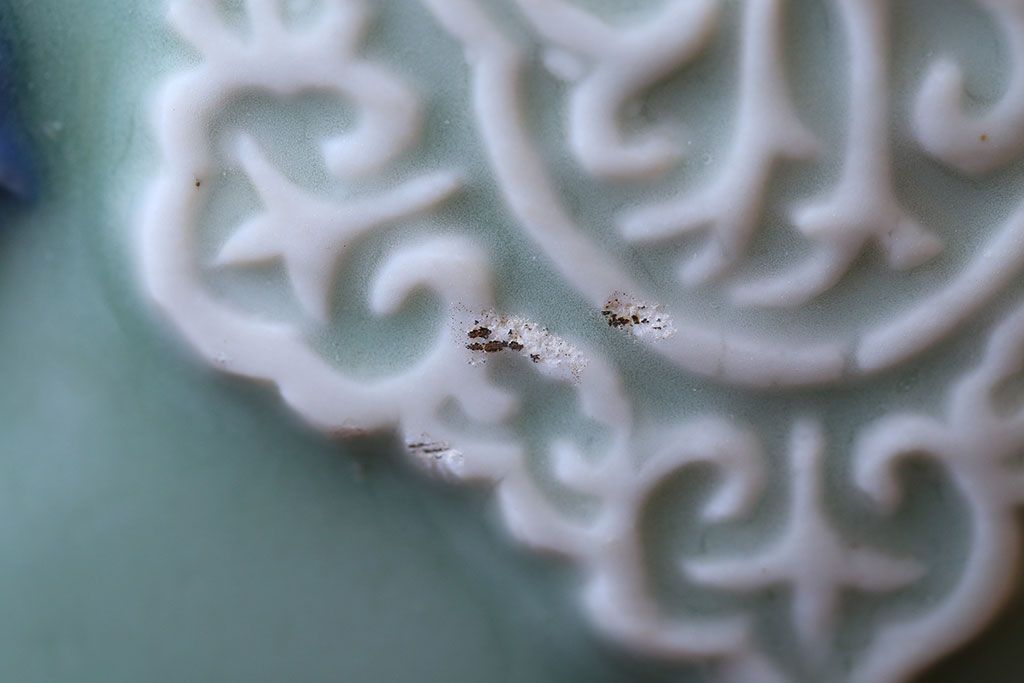 アンティーク雑貨　古民具・骨董　祖洞園池勝製・古い陽刻青磁植木鉢(2)