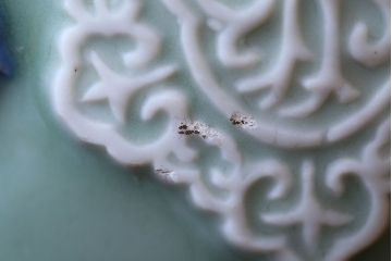 アンティーク雑貨　古民具・骨董　祖洞園池勝製・古い陽刻青磁植木鉢(2)