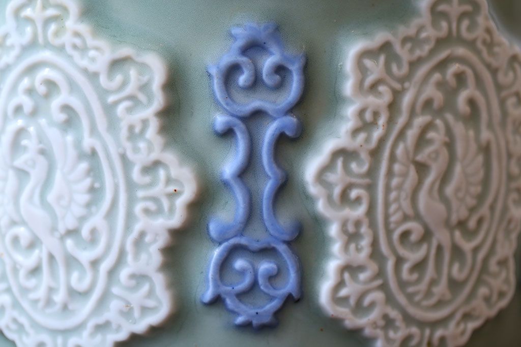 アンティーク雑貨　古民具・骨董　祖洞園池勝製・古い陽刻青磁植木鉢(2)