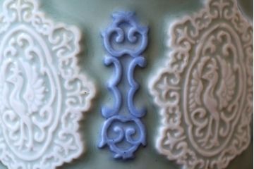 アンティーク雑貨　古民具・骨董　祖洞園池勝製・古い陽刻青磁植木鉢(2)