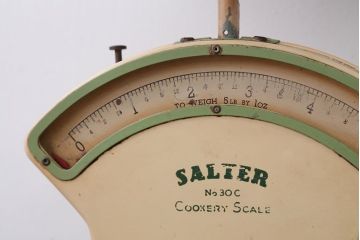 アンティーク雑貨　イギリスアンティーク　SALTER(ソルター)のキッチンスケール(はかり)