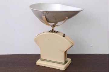アンティーク雑貨　イギリスアンティーク　SALTER(ソルター)のキッチンスケール(はかり)
