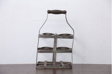 アンティーク雑貨　イギリスアンティーク　シャビーでおしゃれなアイアンボトルラック(ボトルホルダー)