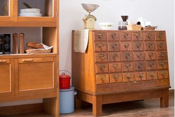 レトロ家具　昭和レトロ　ネームプレート付き!古い木製の脚付きドロワー(引き出し)