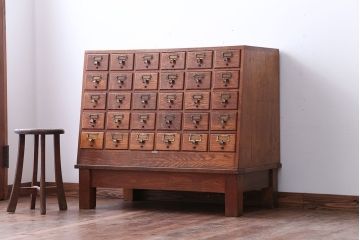 レトロ家具　昭和レトロ　ネームプレート付き!古い木製の脚付きドロワー(引き出し)