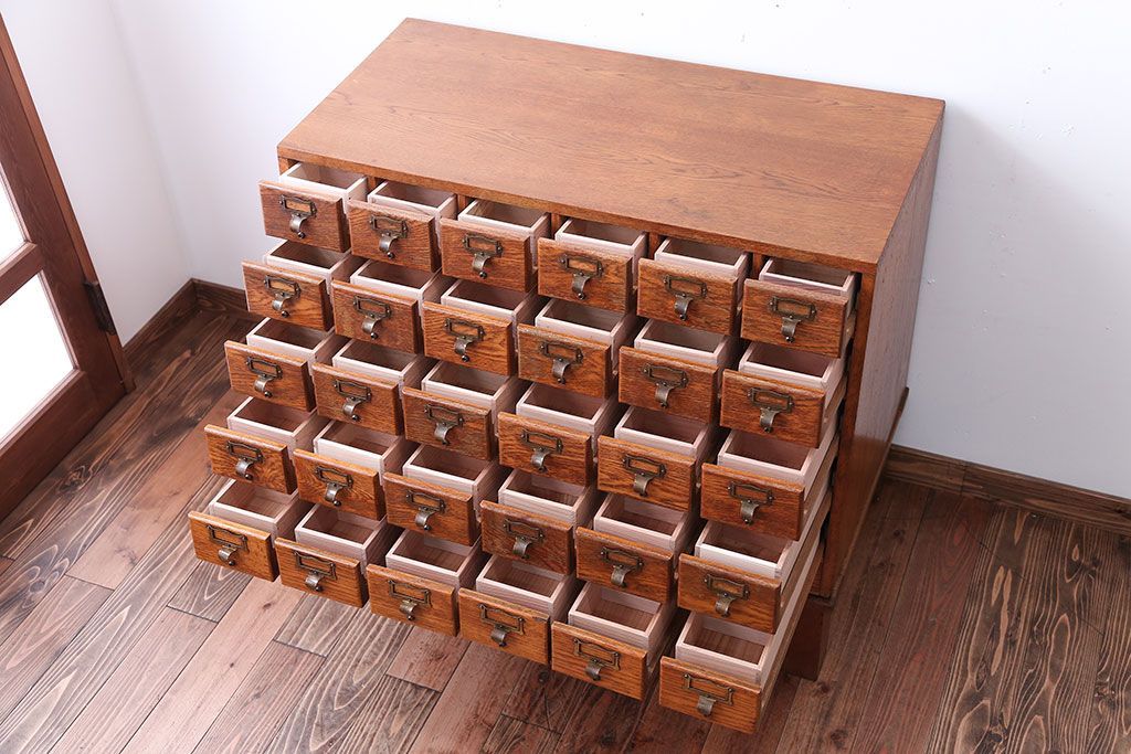 レトロ家具　昭和レトロ　ネームプレート付き!古い木製の脚付きドロワー(引き出し)