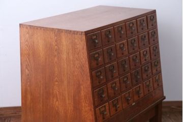レトロ家具　昭和レトロ　ネームプレート付き!古い木製の脚付きドロワー(引き出し)