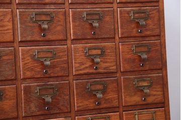 レトロ家具　昭和レトロ　ネームプレート付き!古い木製の脚付きドロワー(引き出し)