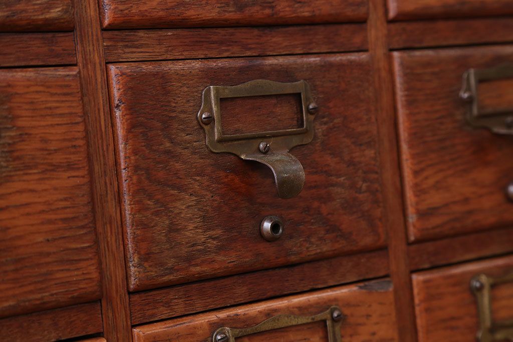 レトロ家具　昭和レトロ　ネームプレート付き!古い木製の脚付きドロワー(引き出し)