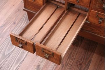 レトロ家具　昭和レトロ　ネームプレート付き!古い木製の脚付きドロワー(引き出し)