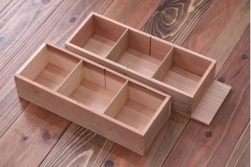 レトロ家具　昭和レトロ　ネームプレート付き!古い木製の脚付きドロワー(引き出し)