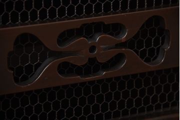 アンティーク家具　古民具・骨董　古い水屋箪笥ローボード(リビングボード、テレビボード、テレビ台、キャビネット、収納棚)(1)