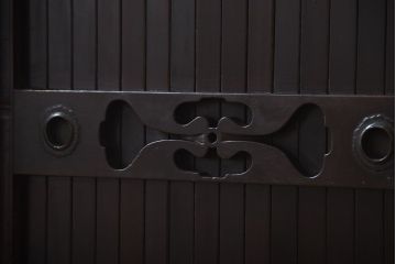 アンティーク家具　古民具・骨董　古い水屋箪笥ローボード(リビングボード、テレビボード、テレビ台、キャビネット、収納棚)(1)