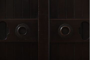 アンティーク家具　古民具・骨董　古い水屋箪笥ローボード(リビングボード、テレビボード、テレビ台、キャビネット、収納棚)(1)