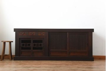 アンティーク家具　古民具・骨董　古い水屋箪笥ローボード(リビングボード、テレビボード、テレビ台、キャビネット、収納棚)(2)