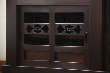 アンティーク家具　古民具・骨董　古い水屋箪笥ローボード(リビングボード、テレビボード、テレビ台、キャビネット、収納棚)(2)