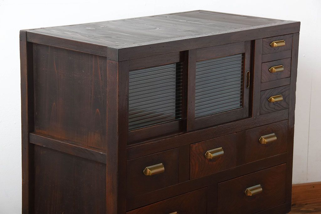 アンティーク家具　和製アンティーク　モールガラス入り!前面欅材の鉄脚付き収納棚(1)