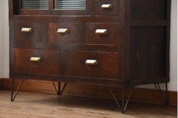 アンティーク家具　和製アンティーク　モールガラス入り!前面欅材の鉄脚付き収納棚(1)