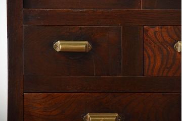 アンティーク家具　和製アンティーク　モールガラス入り!前面欅材の鉄脚付き収納棚(1)