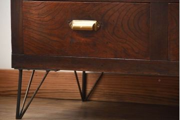 アンティーク家具　和製アンティーク　モールガラス入り!前面欅材の鉄脚付き収納棚(1)