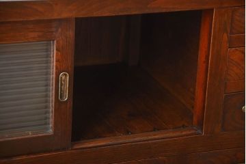 アンティーク家具　和製アンティーク　モールガラス入り!前面欅材の鉄脚付き収納棚(1)