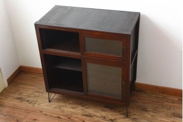 アンティーク家具　和製アンティーク　モールガラス入り!前面欅材の鉄脚付き収納棚(2)