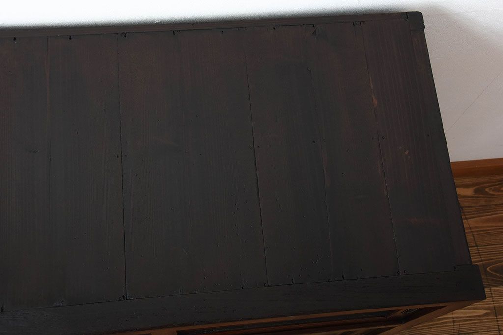 アンティーク家具　和製アンティーク　モールガラス入り!前面欅材の鉄脚付き収納棚(2)