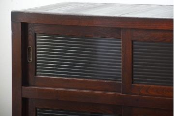 アンティーク家具　和製アンティーク　モールガラス入り!前面欅材の鉄脚付き収納棚(2)