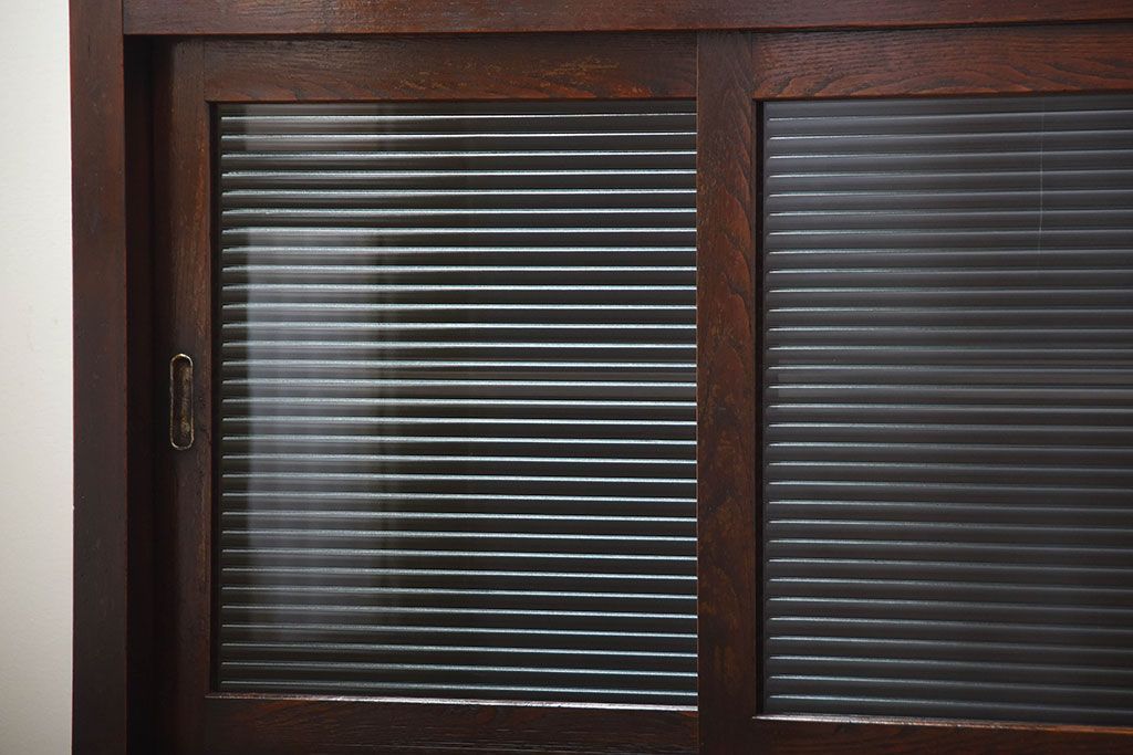 アンティーク家具　和製アンティーク　モールガラス入り!前面欅材の鉄脚付き収納棚(2)